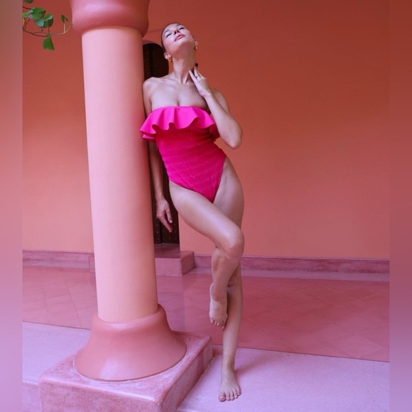 Cleobella NWT Women's XS Amelia Smocked Ruffle One-Piece Swimsuit Magenta Pink - Picture 1 of 12